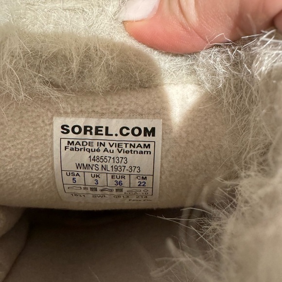 SOREL beige and black tie up winter boots with pink laces (US 5) - Picture 7 of 8